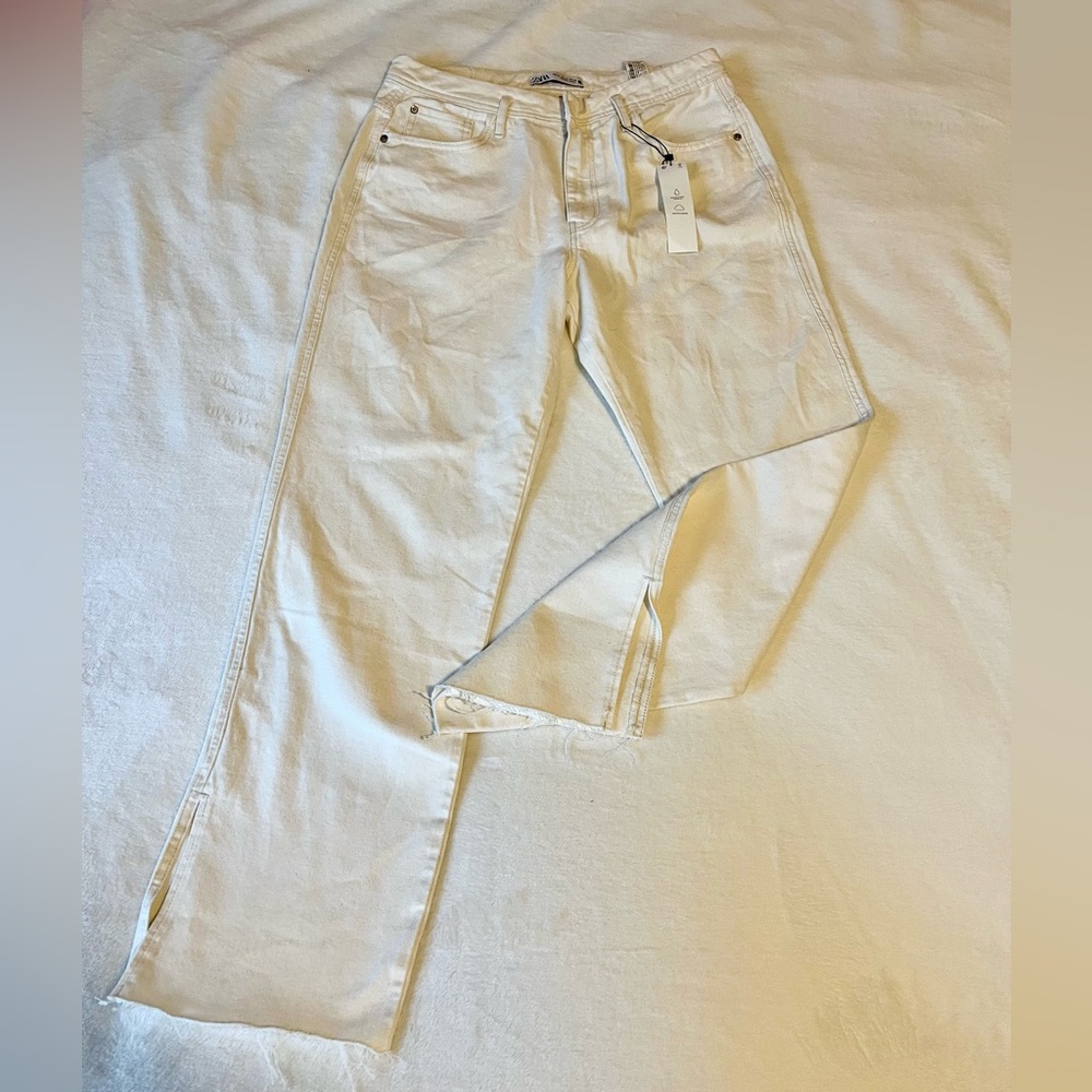 Zara White High Rise Straight Split Denim Pants Size US 10. Inseam 31”